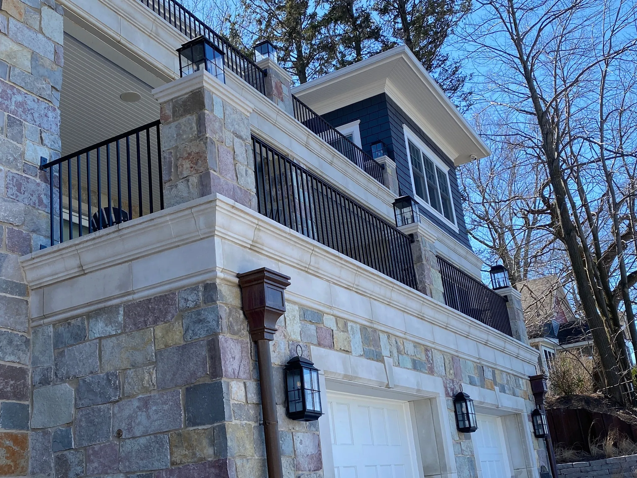 Hampton Lantern - Wall Mount
