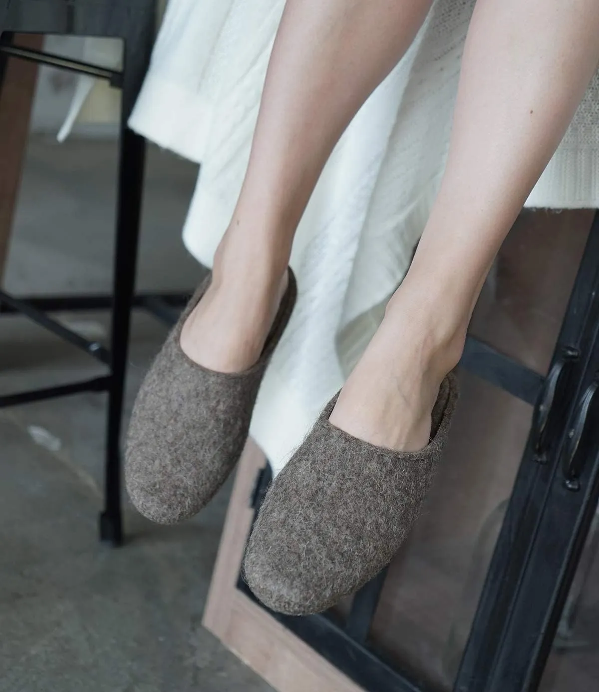 Made For You Women’s Natural Wool Slippers with Arch Support Insole, Hypoallergenic with Non-Slip Rubber Sole