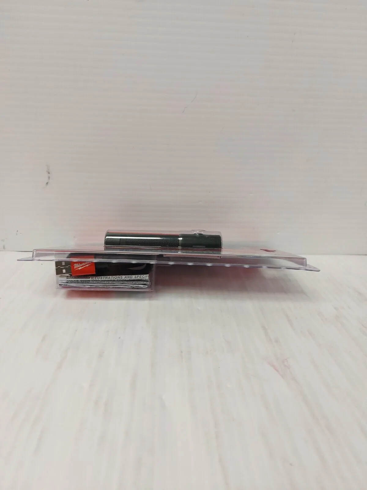 (N86701-1) Milwaukee 2011R Rechargeable Flashlight
