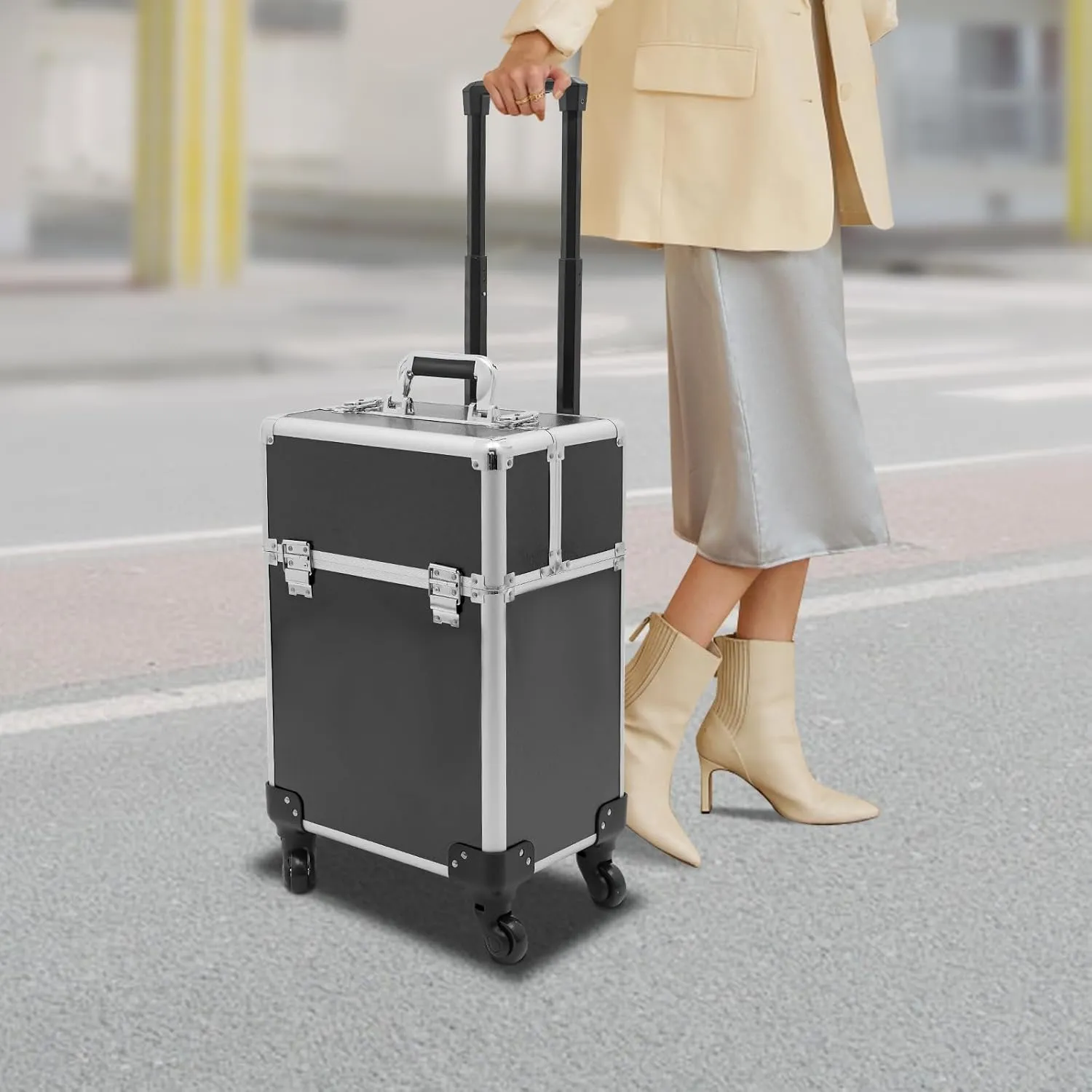 Portable Makeup Train Case, Large Capacity Makeup Organizer Suitcase, Travel Beauty Luggage with 2 Keys and 4 Universal Wheels for Make-up Artists, Nail Tech, Hairstylist Barber (Black)