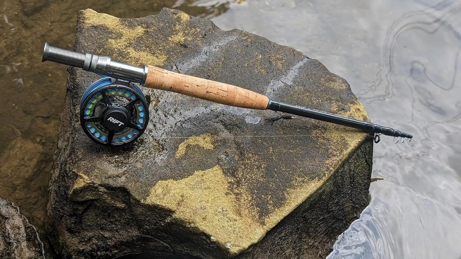 RIFT Apache Fly Fishing Rod – 5wt Carbon Fiber Telescopic Fishing Rod – One-Piece Travel Fishing Rod – Fast Action Fly Rod with Aluminum Reel Seat, Stainless Guides, and Folding Hook Keeper – Portable