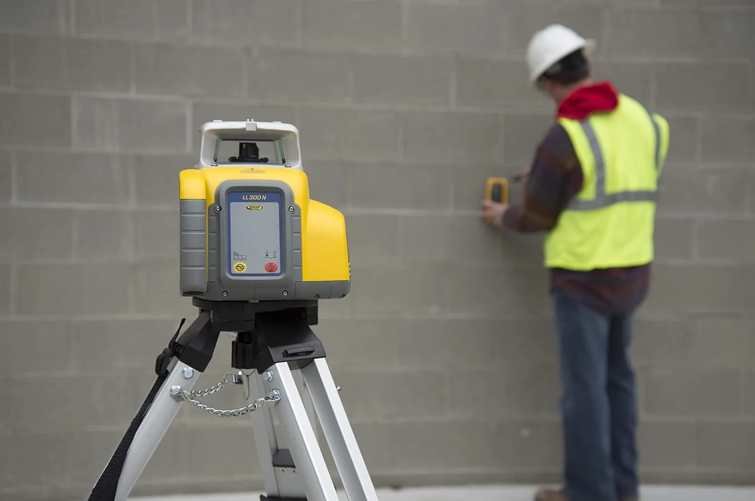 Spectra Precision LL300N-1 Laser Level, Self Leveling Kit with HL450 Receiver, Clamp, 15' Grade Rod / 10ths and Tripod , Yellow